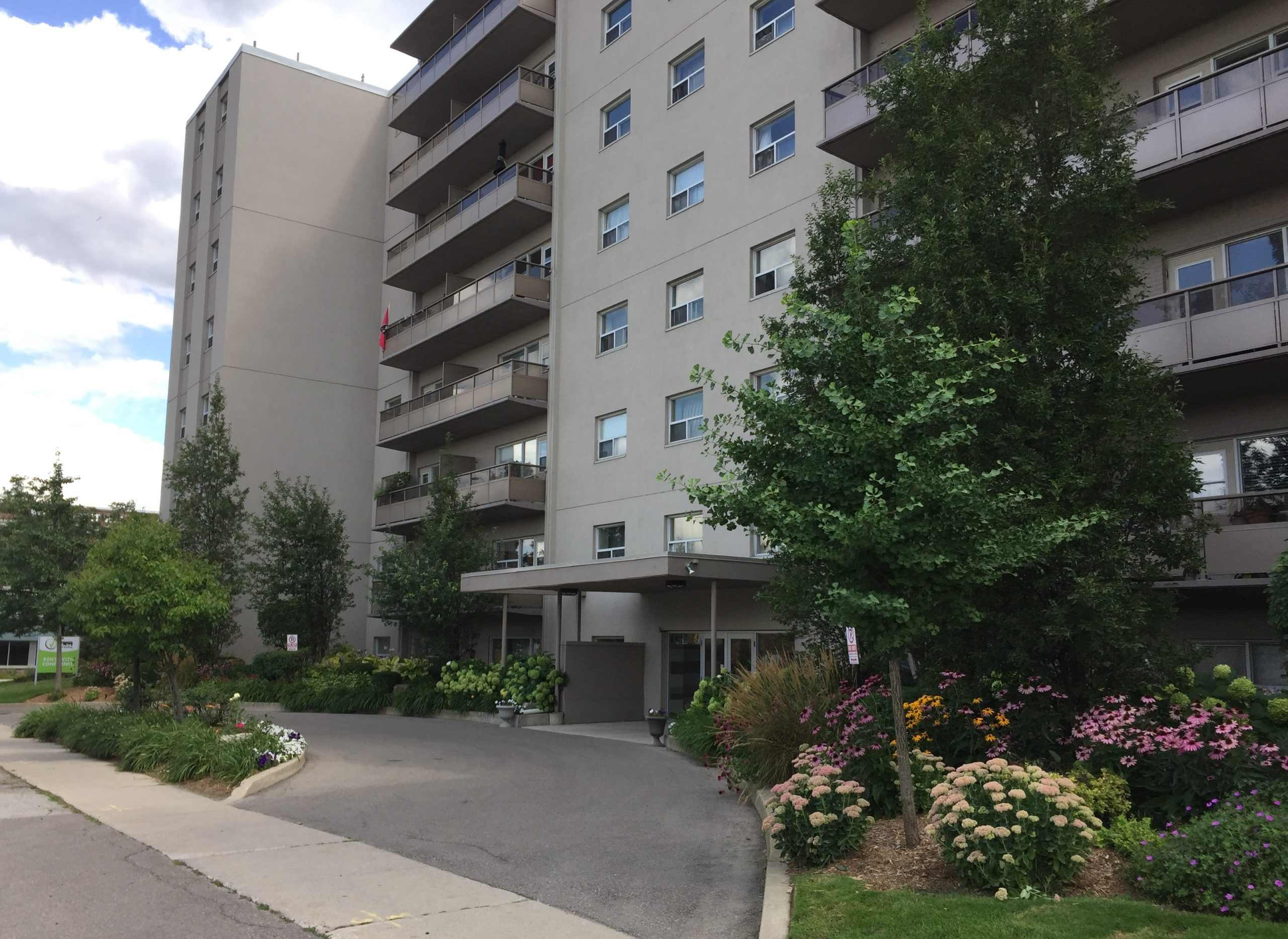 345 Lakeshore Road West Mississauga, ON