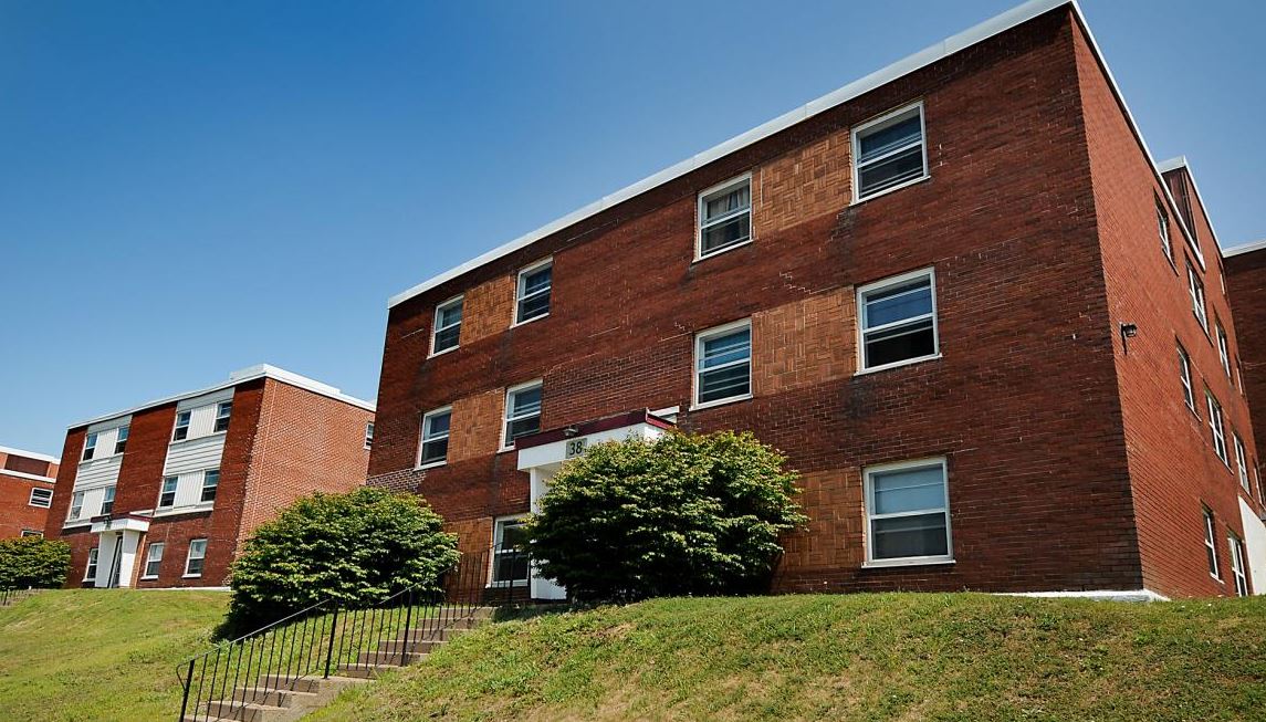 Lakefront Apartments 1072 Lakefront Canadian CRB Program