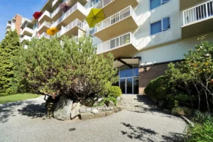 Lamplighter Apartments - 130 Keith Road W