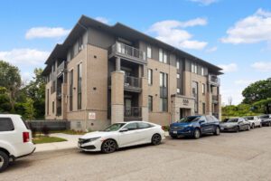 Hillview Apartments - 525, 545, 555 Recolte Private